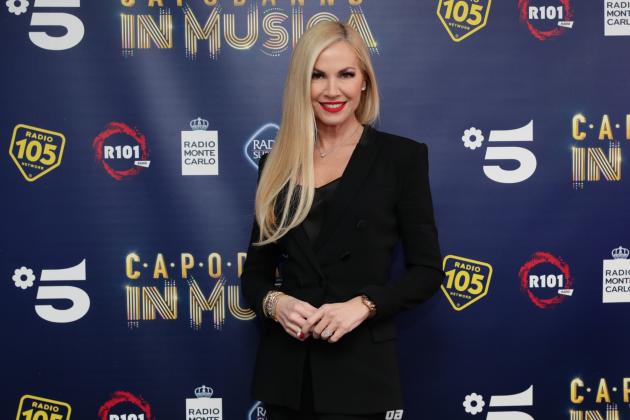 Capodanno in musica 2023 su Canale 5: ospiti, cantanti, scaletta e biglietti