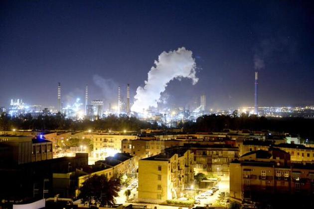 Ex Ilva, bimbo malato di leucemia:  genitori chiedono 1milione e mezzo di risarcimento allo stato 