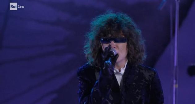 Madame, la conversione della cantante alla religione terapeutica del vaccino