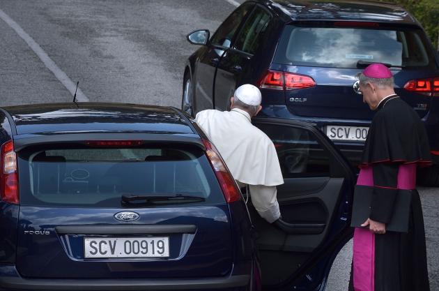 Papa Francesco incontra padre Georg: nel suo libro ha scritto che Bergoglio ha "spezzato il cuore" di Ratzinger
