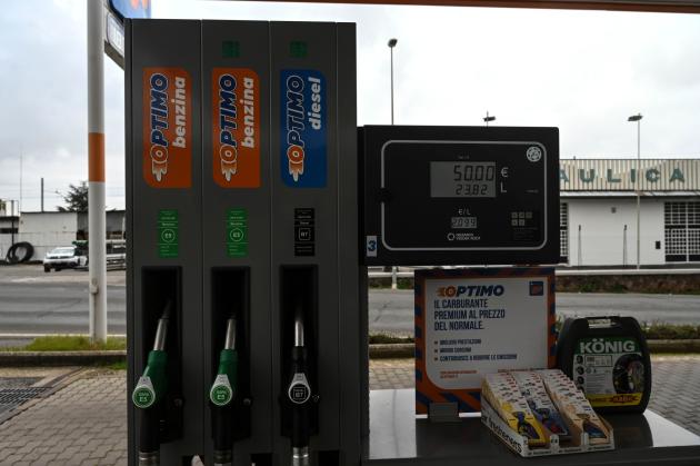 Benzina, contestate dalla Gdf oltre 2.800 violazioni nel 2022