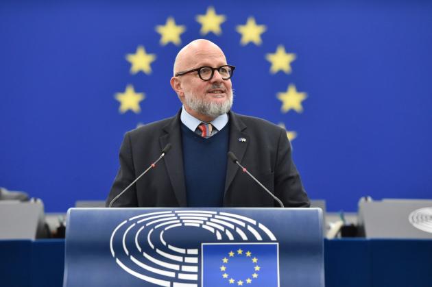 Marc Angel eletto vicepresidente al Parlamento Europeo: ecco chi è il sostituto di Eva Kaili