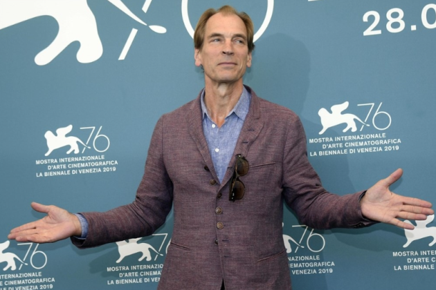 Julian Sands, chi è l'attore scomparso: moglie, età, figli, film da Camera con vista a Harry Potter
