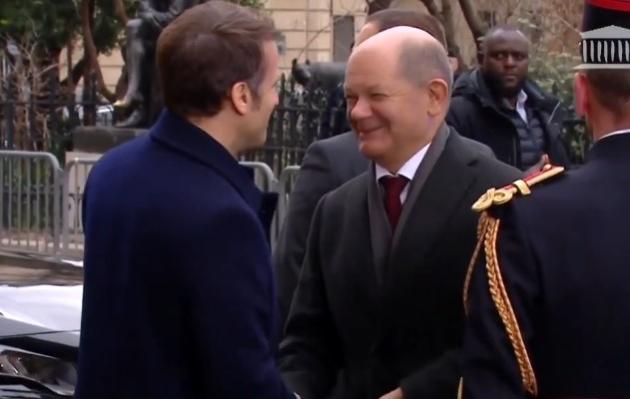 Bilaterale Francia-Germania, Scholz: "Il futuro dipende dalla locomotiva franco-tedesca. Continueremo a sostenere Ucraina"
