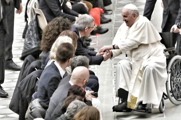 Bergoglio non vuole le omelie lunghe, arriva quella agile con la messa smart? 