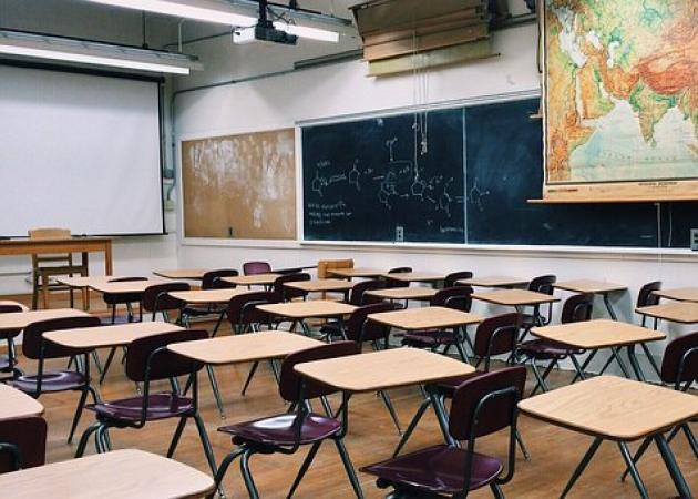 Scuola, Valditara: “Stipendi differenziati per regioni”. Alto Adige propone addio a voti sotto al 4 