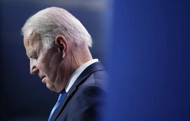 Usa, Biden: “Economia in forte crescita”. Ma la spesa dei consumatori è diminuita dello 0,2%