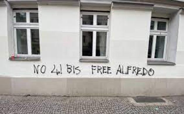 Berlino, attacco terroristico all'ambasciata italiana, gli anarchici rivendicano: “Vogliamo che non abbiano una vita tranquilla”