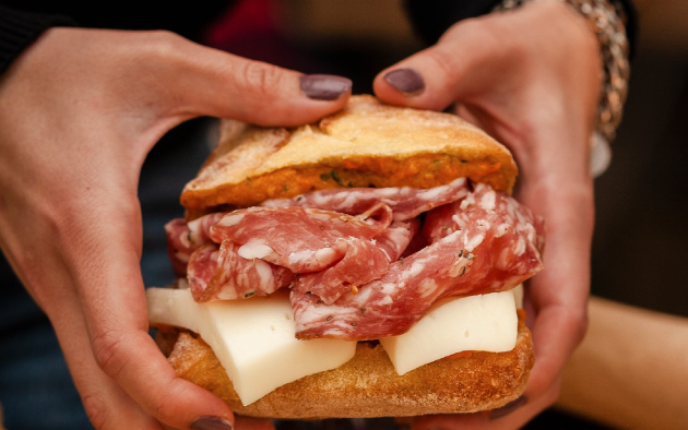 Dopo la censura di Facebook sulla finocchiona rischiano anche il culatello e la pancetta?