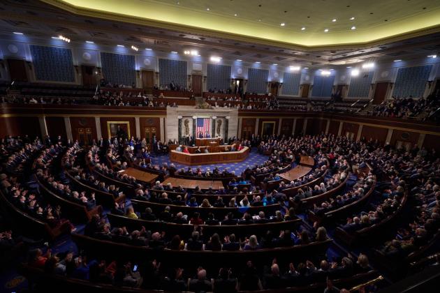 Usa, schiaffo a Trump: Camera vota revoca dazi contro Canada, 6 repubblicani coi dem, 219 s&igrave;, 211 no, tycoon minaccia ritorsioni elettorali