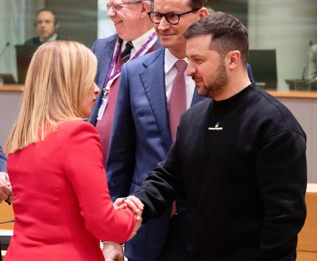 Meloni-Zelensky, bilaterale a Bruxelles. Il premier ucraino senza freni: "Voglio più armi"