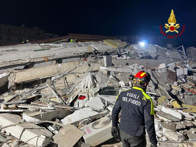 Terremoto Turchia-Siria, quasi 22mila morti | Trovata viva dopo 90 ore una bambina di 10 anni