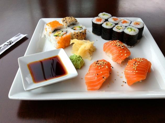 Napoli, 40enne morta dopo aver mangiato sushi: controlli Nas nel ristorante