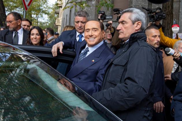 Ppe, annullato summit di Napoli dopo le parole di Berlusconi su Zelensky. FI: "Inaccettabile"