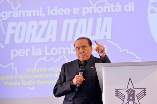 Ucraina, Berlusconi: "Errore incontrare Zelensky". PPE annulla incontro a Napoli:  Silvio prenda posizione