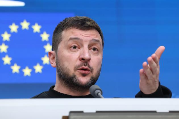 Zelensky, l’intervista: «Grato all’Italia per la scelta di mandarci armi. Berlusconi? Meloni è forte e terrà compatto il suo governo a sostegno di Kiev»