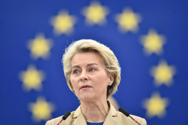La UE continua con le demenziali sanzioni alla Russia. Arriva il decimo pacchetto 