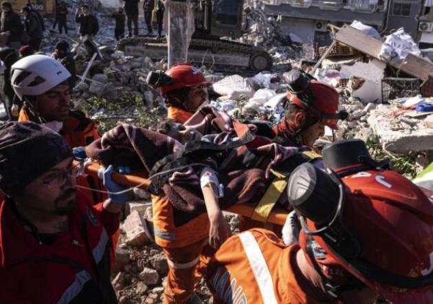 Nuovo terremoto in Turchia oggi, 2 scosse di magnitudo 6,4 e 5,8: almeno 6 morti e 294 feriti
