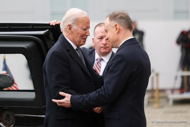 Biden in Polonia da Duda: "America può mantenere ordine mondiale". Ma nessuna replica al discorso di Putin