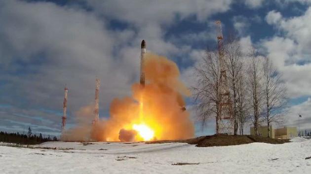 Russia, testato missile balistico Sarmat mentre Biden era a Kiev: la rivelazione dagli Usa