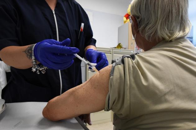 Florida, Ministero Salute: "Vaccini Covid a mRna sconsigliati ad under 40 per rischio miocarditi"