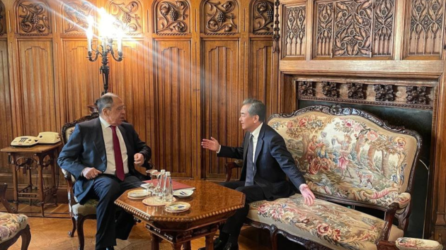 Russia, incontro a Mosca tra Lavrov e Wang Yi: "Pronti a proteggersi a vicenda"