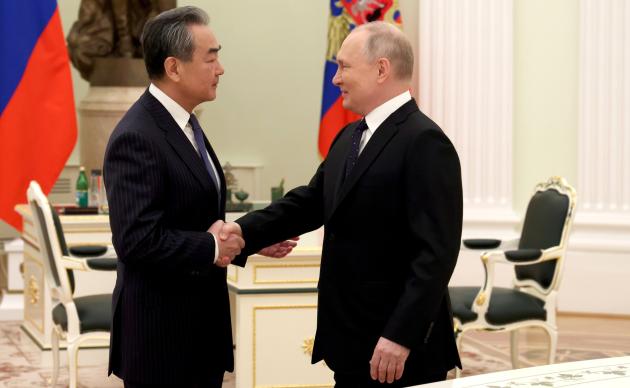 Ucraina, Usa pronti a divulgare le prove sulle armi dalla Cina alla Russia. Pechino: "Ci diffamano"