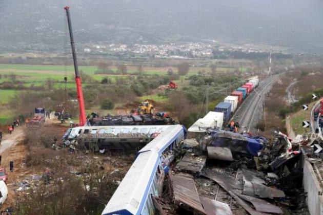 Grecia, scontro treni: deragliati vagoni passeggeri contro convoglio merci, 32 morti e 85 feriti