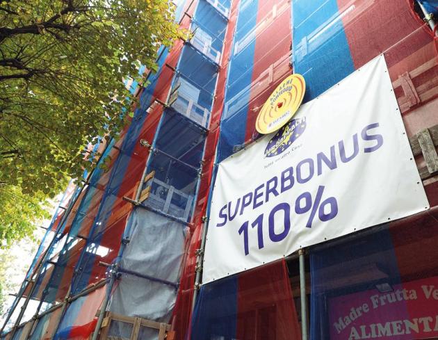 Superbonus, l’effetto sui conti pubblici: nel 2022 salgono deficit (+8%) e pressione fiscale (+43%)