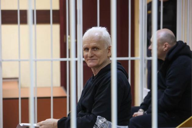 Minsk, condanna a 10 anni per Ales Bialiatski, Nobel per la Pace che sostiene i prigionieri politici