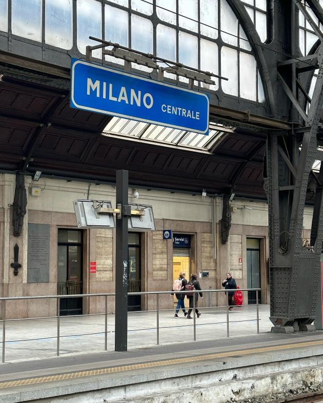 Rapina Milano Centrale, passanti accoltellati con un taglierino, uno grave 