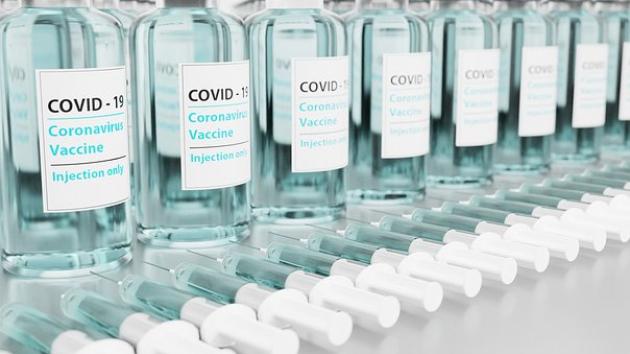 Covid, 9 presunte verità sulla pandemia smentite come bufale: a pezzi la narrazione ufficiale sul virus