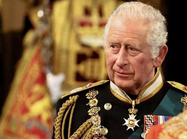 Royal Family, a Re Carlo tutta l'eredità di Elisabetta: 735 milioni di euro. Malcontenti in famiglia