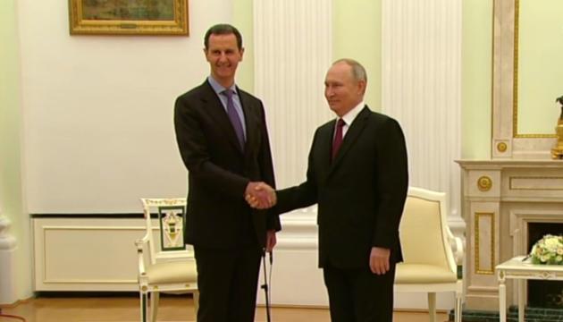 Russia, Putin incontra Assad a 12 anni dall'inizio della guerra in Siria