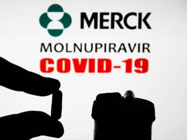 Covid, sospesa dall'Aifa la pillola Molnupiravir acclamata da Fauci e Bassetti: "Nessun beneficio". Spesi 6 miliardi in Europa