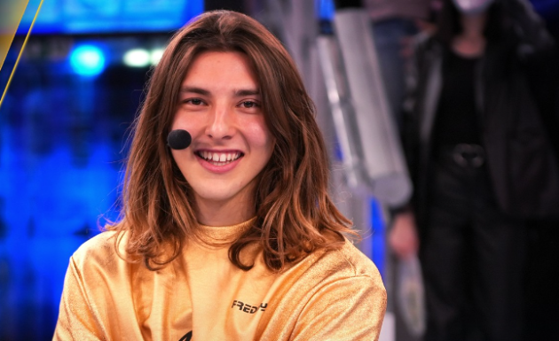 Cricca Amici chi &egrave;: fidanzata, genitori, nome vero, altezza, et&agrave;, canzoni, sorelle