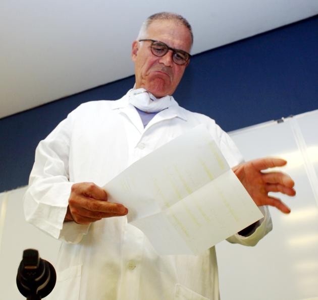 Vaccino, Covid e pandemia, Zangrillo: "Virus morto e mascherina inutile. Persone abbandonate senza cure"