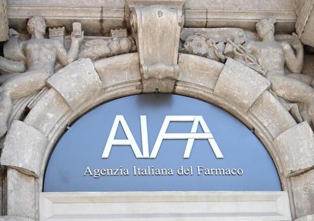 Vaccini Covid, “l’Aifa cancellava i dati sugli effetti avversi”. La rivelazione di “Fuori dal Coro”