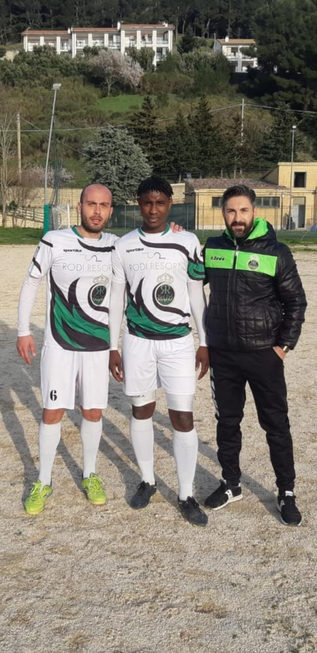 Grande festa per il Real Rodi Garganico dopo la vittoria per 4-0 contro il Sant’Agata di Puglia