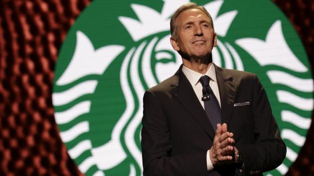Starbucks, Howard Schultz si dimette per la terza volta dalla carica di ceo: tra i motivi la diatriba coi sindacati Usa