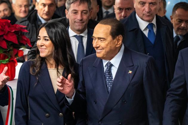 Finisce l’era Ronzulli, sostituito Cattaneo: Berlusconi dà la scossa a Forza Italia