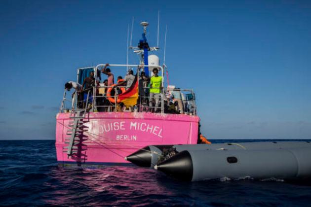Ong, Louise Michel bloccata a Lampedusa: fermo per la nave di Banksy perché "complica i soccorsi e viola decreto"