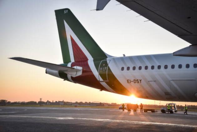 Alitalia, prestito ponte dall'Italia di €400 mln del 2019 è illegale per l'Ue: "Da restituire più gli interessi"