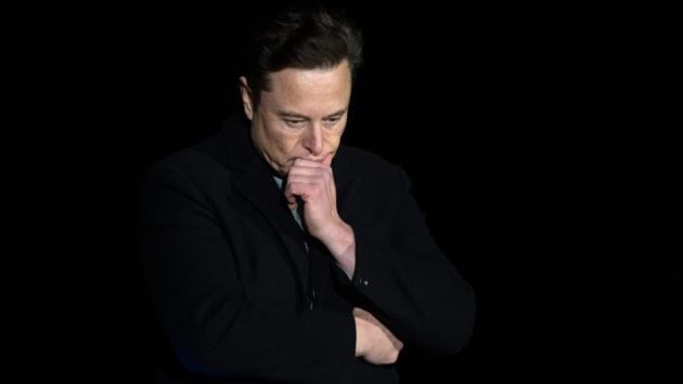 Twitter in crisi, Musk: "Ora vale solo $20 mld, la metà rispetto a 6 mesi fa". Taglio 73% dei dipendenti non ha funzionato