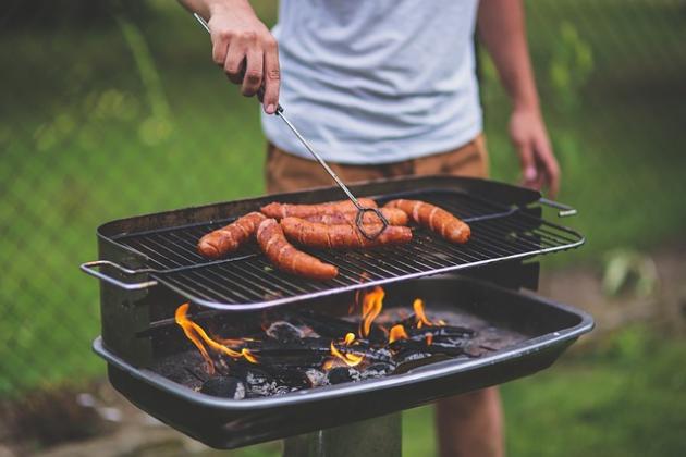 Bologna, divieto di barbecue nel giardino: per un 30enne arriva multa da 200 euro