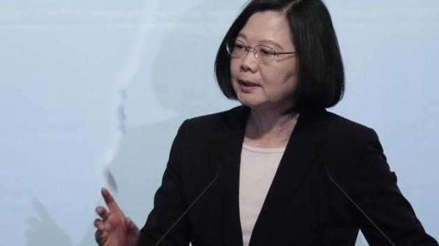 Taiwan, il Presidente Tsai Ing-wen vola a Los Angeles: aerei e navi militari cinesi davanti a Taipei