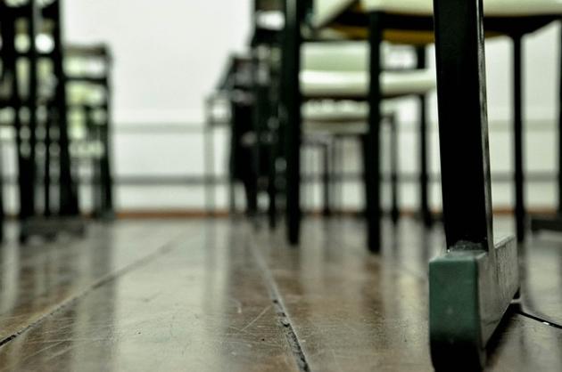 Oristano, maestra recita il Padre Nostro con gli alunni: la scuola la sospende le taglia lo stipendio