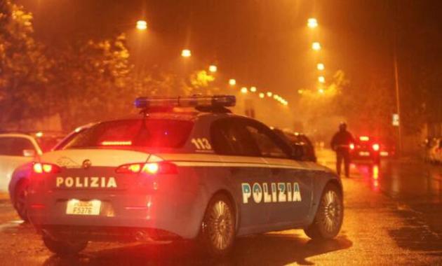 Arezzo, uccide moglie e suocera a coltellate. Figlio di 16 anni fa arrestare il padre 50enne in fuga