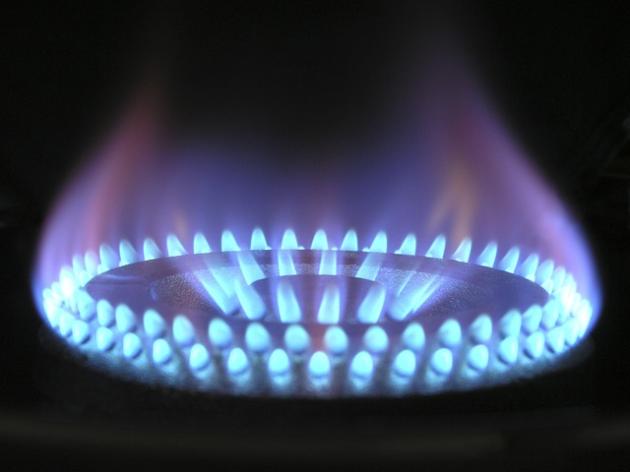 Bollette luce e gas, nuovi aumenti in arrivo: stangata fino a 459 euro in più all'anno 