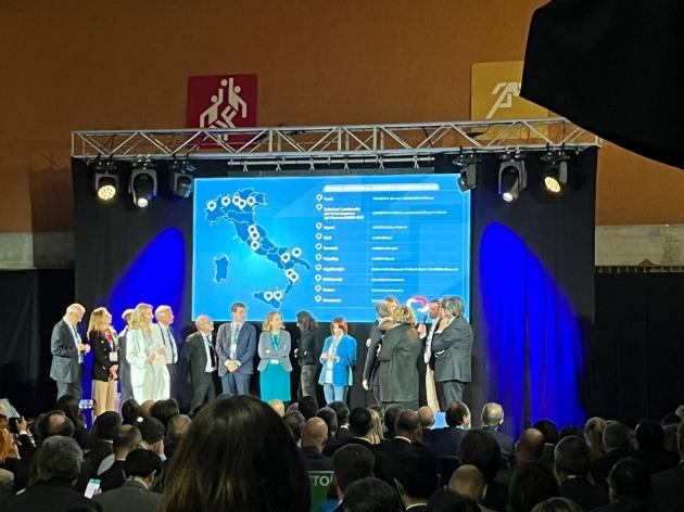 Consorzio ELIS e Distretto Italia,  al via piano di intervento "Insieme diventiamo futuro" per orientamento dei giovani e inserimento in aziende